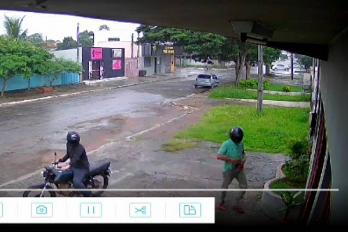 Dupla armada rouba oficina de motos no centro de Vilhena e foge levando corrente de ouro - News Rondônia