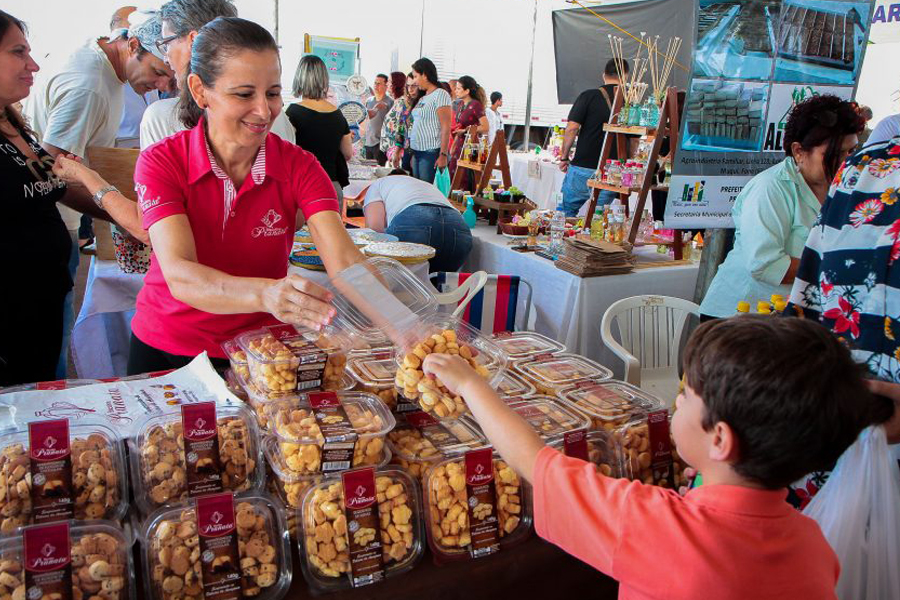 Exposição de produtos de agroindústrias volta para o estacionamento do Palácio Rio Madeira - News Rondônia