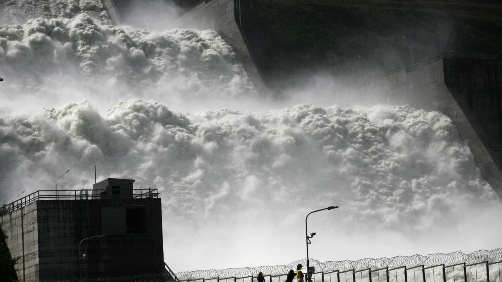 BARRAGEM ROMPE E ATINGE DUAS CIDADES NA BAHIA - News Rondônia