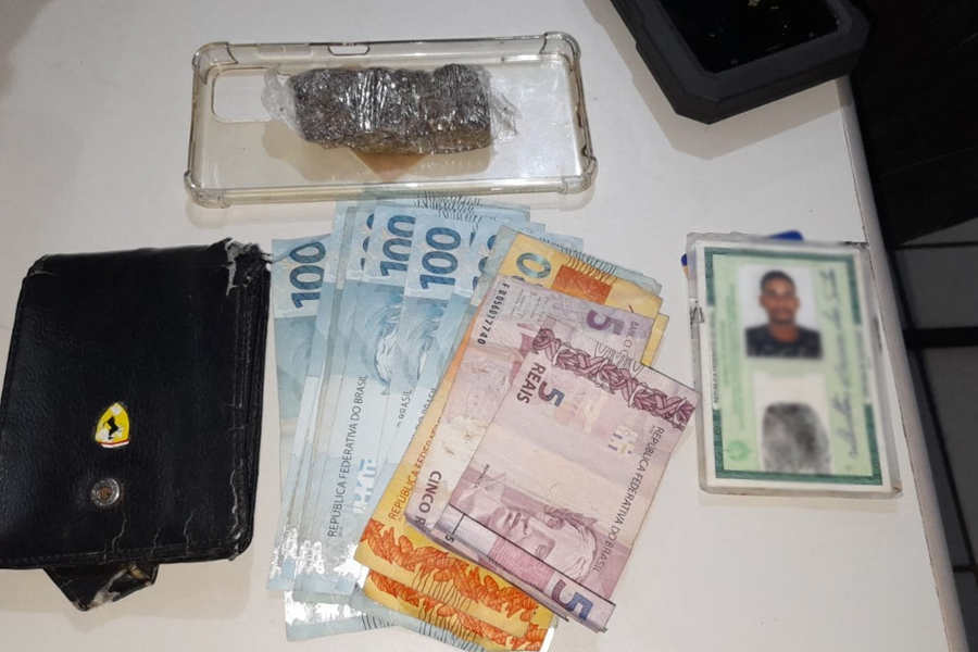 INDO AO PARÁ: Suspeito é flagrado com tablete de maconha em veículo no Aponiã - News Rondônia
