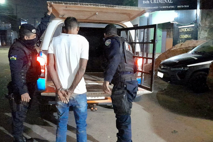INDO AO PARÁ: Suspeito é flagrado com tablete de maconha em veículo no Aponiã - News Rondônia