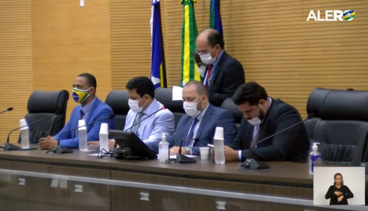 Presidente da ALE, Deputado Alex Redano, declara fim do mandado de Edson Martins e empossa Saulo Moreira, que já perdeu mandato antes de assumir - News Rondônia