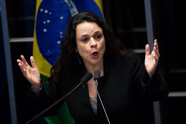 JANAÍNA FAZ APELO PARA BOLSONARO 'TOMAR AS RÉDEAS' DE CAMPANHA - News Rondônia