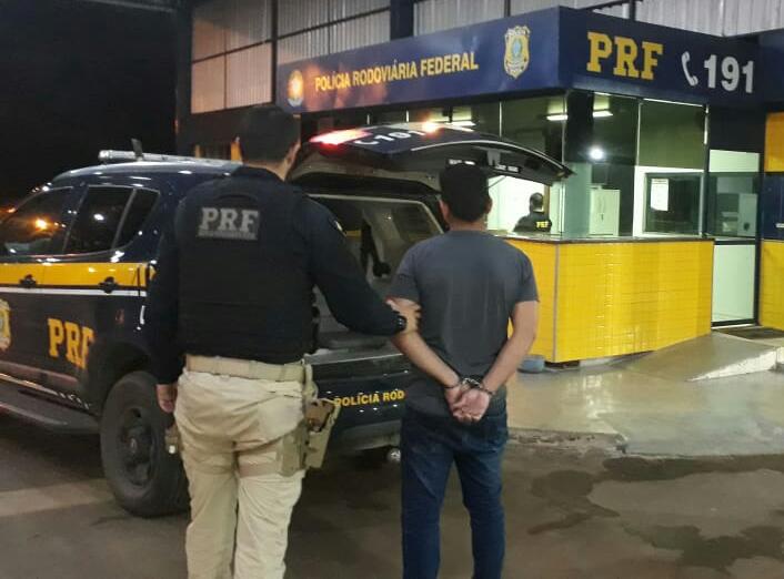 EM VILHENA, PRF PRENDE BOLIVIANO POR TRÁFICO DE DROGAS - News Rondônia