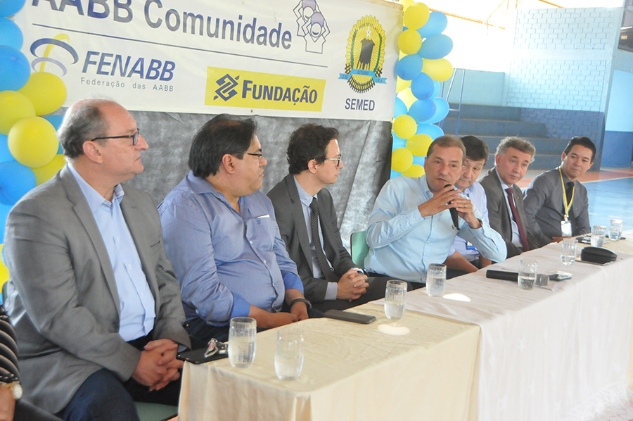 PREFEITURA E BB ENTREGAM KITS ESPORTIVOS A ALUNOS DA ESCOLA RAIMUNDO AGOSTINHO - News Rondônia