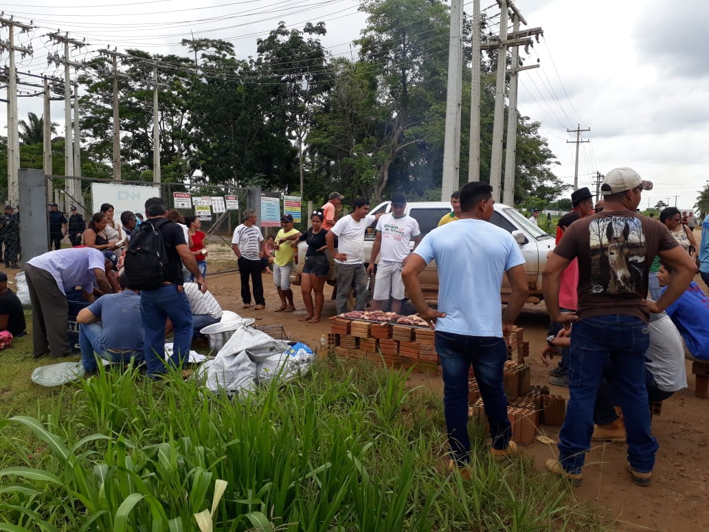 POPULAÇÃO DE RIO PARDO FAZ GREVE GERAL E O DISTRITO PARA TODOS OS SERVIÇOS POR FALTA DE ENERGIA ELÉTRICA - News Rondônia