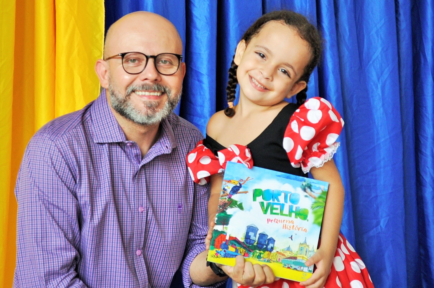 PROFESSOR ALEKS PALITOT DOA LIVROS PARA ESCOLA MUNICIPAL INFANTIL - News Rondônia