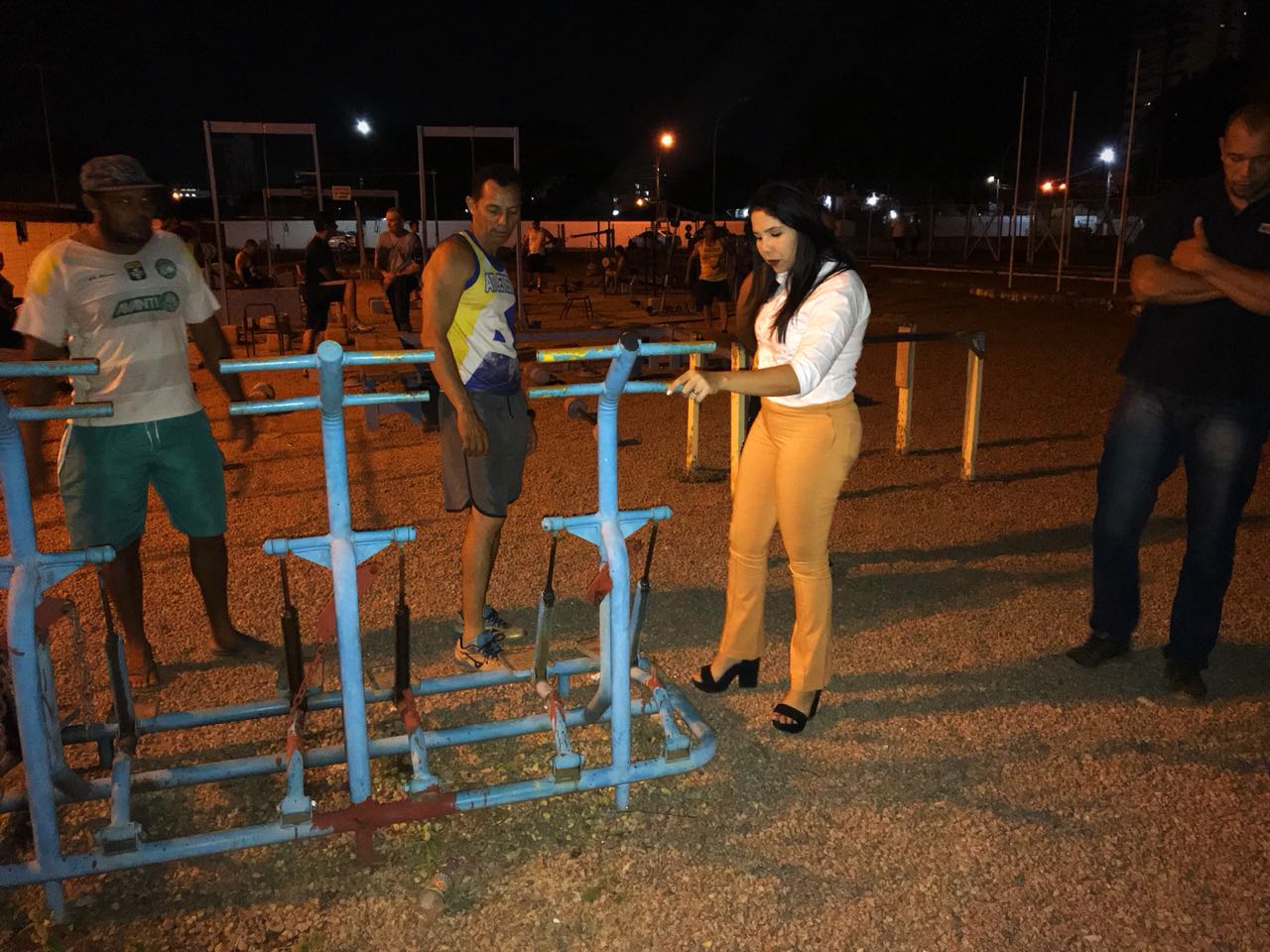 CRISTIANE LOPES CONSTATA COMPLETO ABANDONO NO DEROCHE - News Rondônia