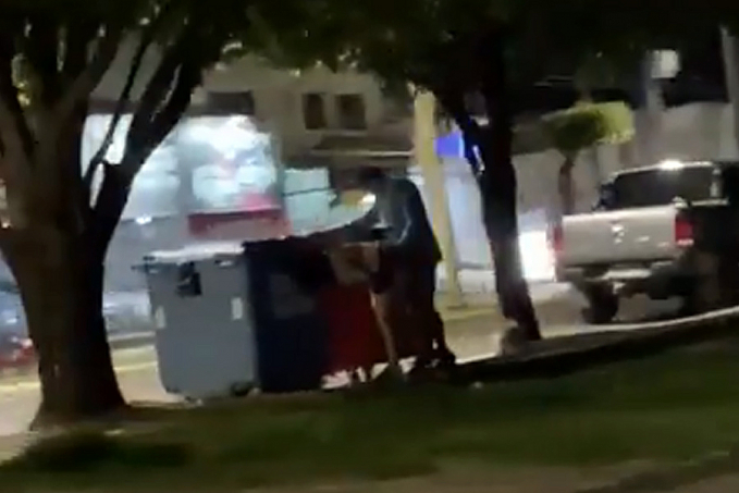 VÍDEO: Casal é flagrado fazendo sexo atrás de contêiner de lixo - News Rondônia