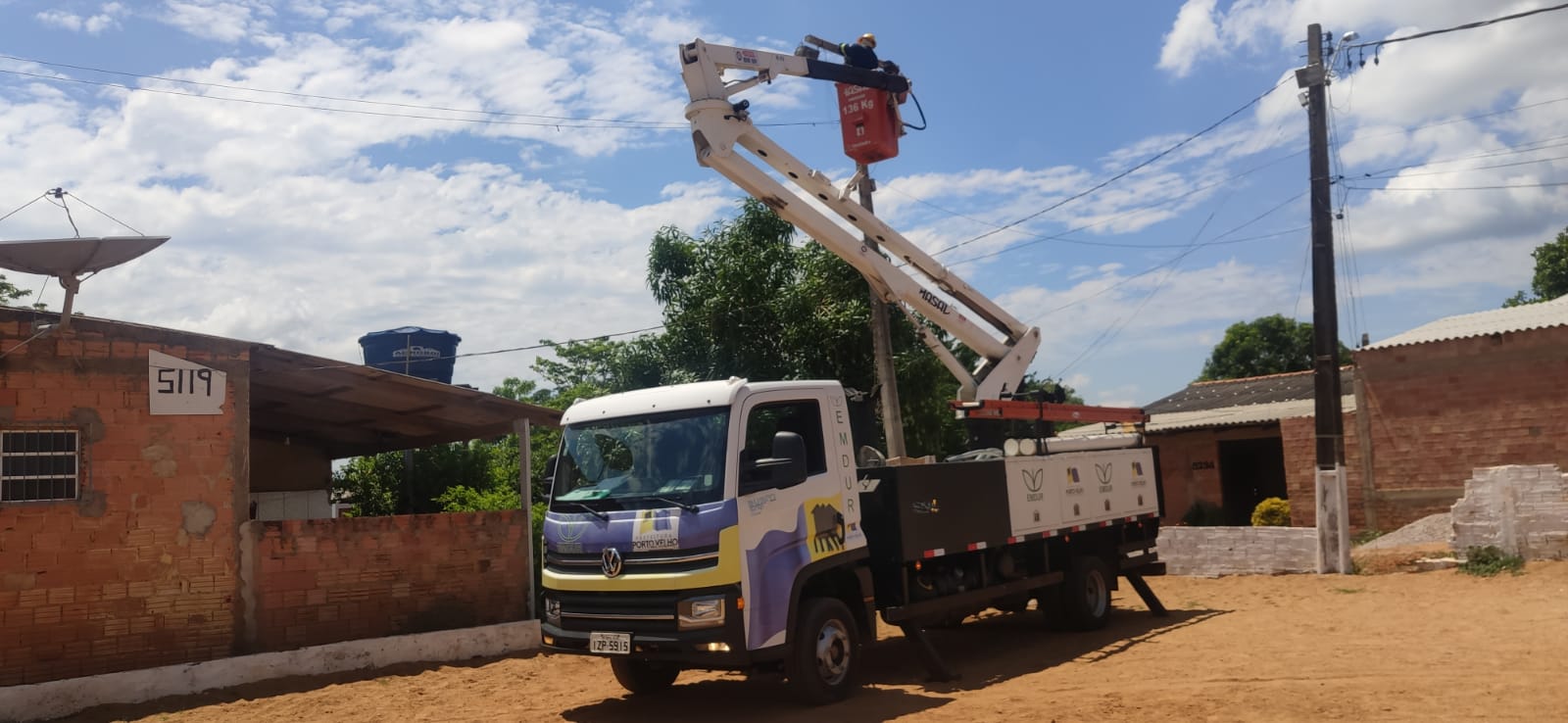 Iluminação é revitalizada em campo na zona sul após pedido do vereador Edimilson Dourado - News Rondônia