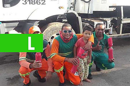 FÃ DE CAMINHÃO DO LIXO, CRIANÇA SURPREENDE GARIS COM PRESENTE DE NATAL - News Rondônia