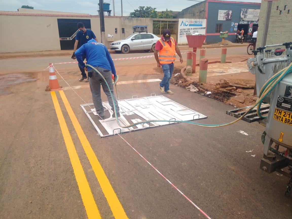 PREFEITURA ATENDE PEDIDO DO VEREADOR MARCIO PACELE, CONCLUI ILUMINAÇÃO E COMEÇA A SINALIZAR VÁRIAS RUAS NO BAIRRO FLAMBOYANT - News Rondônia