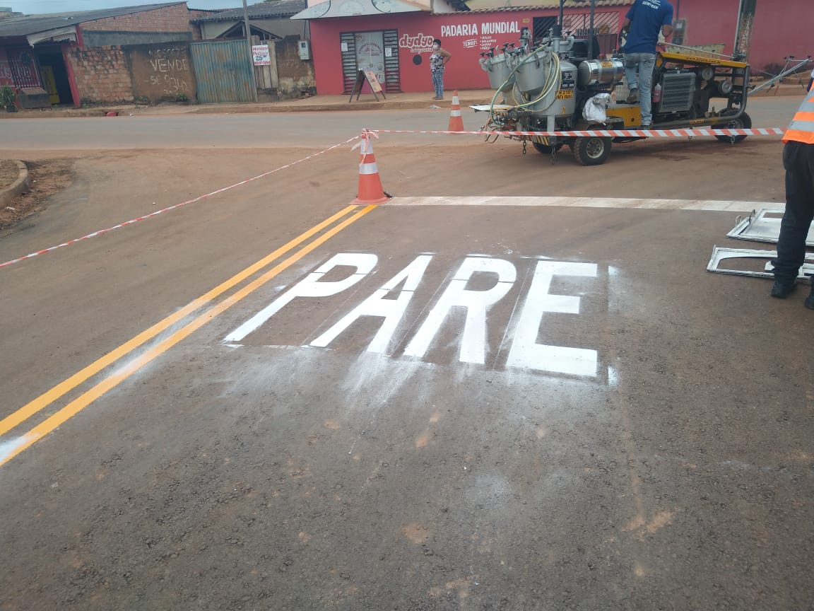 PREFEITURA ATENDE PEDIDO DO VEREADOR MARCIO PACELE, CONCLUI ILUMINAÇÃO E COMEÇA A SINALIZAR VÁRIAS RUAS NO BAIRRO FLAMBOYANT - News Rondônia