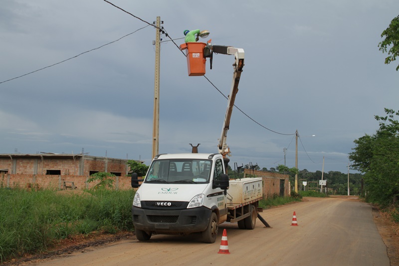 PREFEITURA ATENDE PEDIDO DO VEREADOR MARCIO PACELE, CONCLUI ILUMINAÇÃO E COMEÇA A SINALIZAR VÁRIAS RUAS NO BAIRRO FLAMBOYANT - News Rondônia