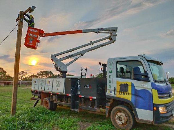 PREFEITURA ATENDE PEDIDO DO VEREADOR MARCIO PACELE, CONCLUI ILUMINAÇÃO E COMEÇA A SINALIZAR VÁRIAS RUAS NO BAIRRO FLAMBOYANT - News Rondônia