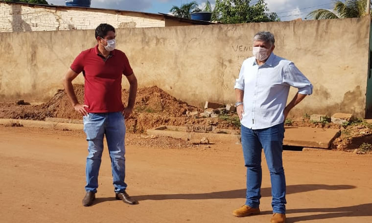 PREFEITURA ATENDE PEDIDO DO VEREADOR MARCIO PACELE, CONCLUI ILUMINAÇÃO E COMEÇA A SINALIZAR VÁRIAS RUAS NO BAIRRO FLAMBOYANT - News Rondônia