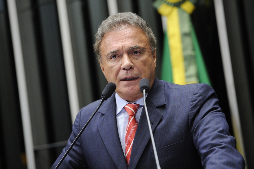 ALVARO DIAS VOTA E DIZ QUE CAMPANHAS ELEITORAIS SÃO INJUSTAS - News Rondônia