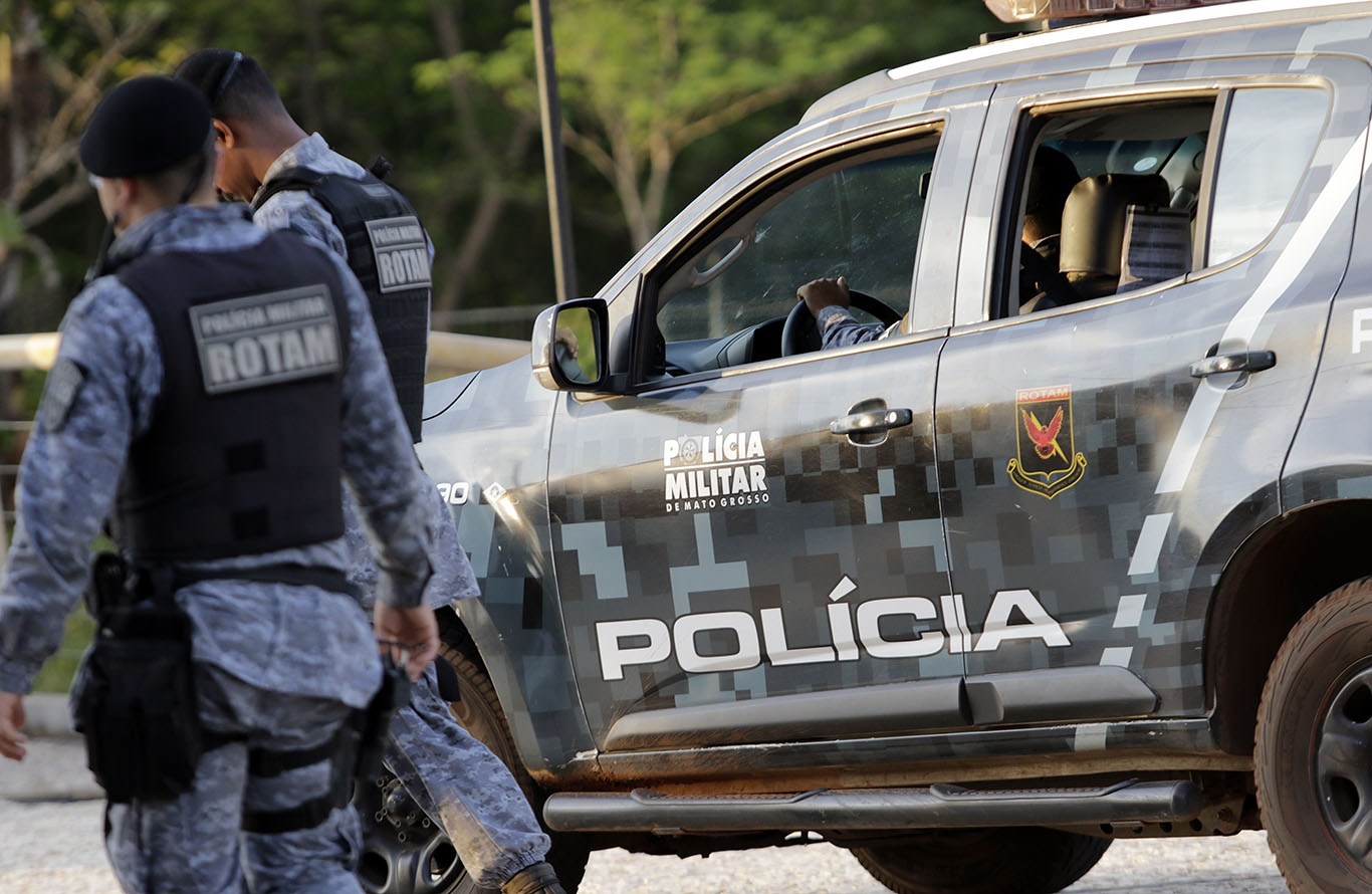HOMEM AMEAÇA A EX, PROVOCA ACIDENTE DE CARRO E TENTA ESFAQUEÁ-LA QUANDO ELA CONSEGUE FUGIR - News Rondônia