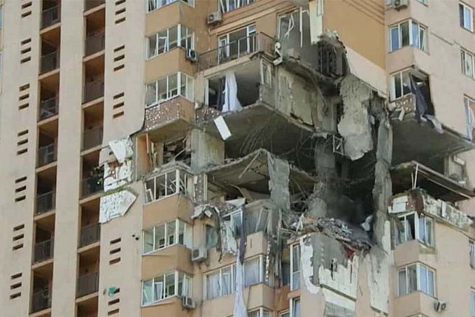 Míssil atinge prédio residencial em Kiev - News Rondônia