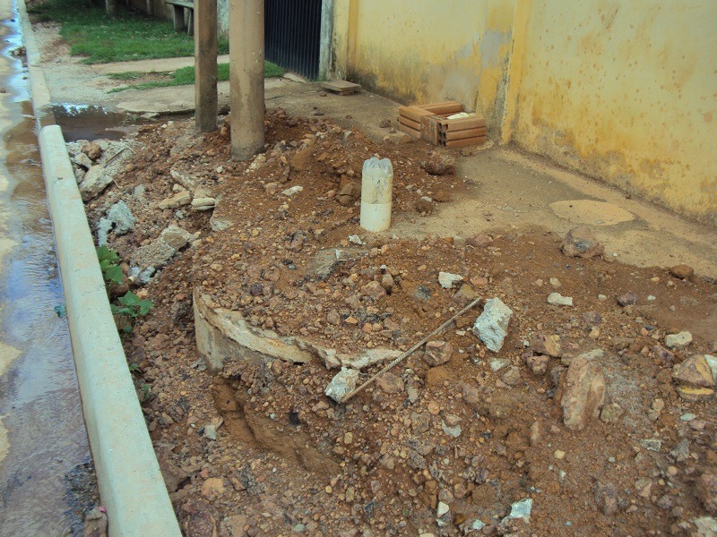 SAAE IDENTIFICA CONSTRUÇÃO DE FOSSAS E SUMIDOUROS EM CALÇADAS E ALERTA SOBRE OS RISCOS - News Rondônia