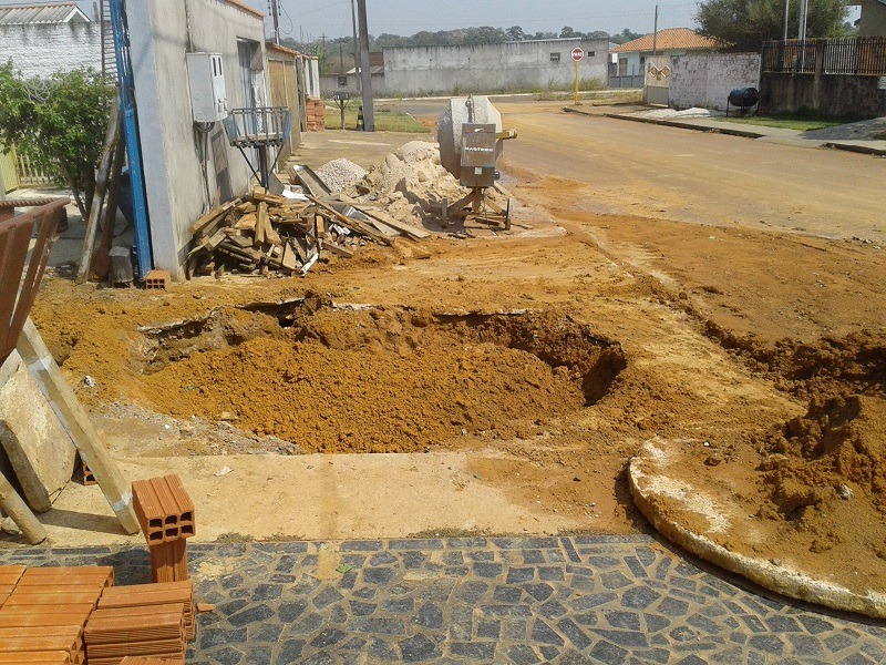 SAAE IDENTIFICA CONSTRUÇÃO DE FOSSAS E SUMIDOUROS EM CALÇADAS E ALERTA SOBRE OS RISCOS - News Rondônia