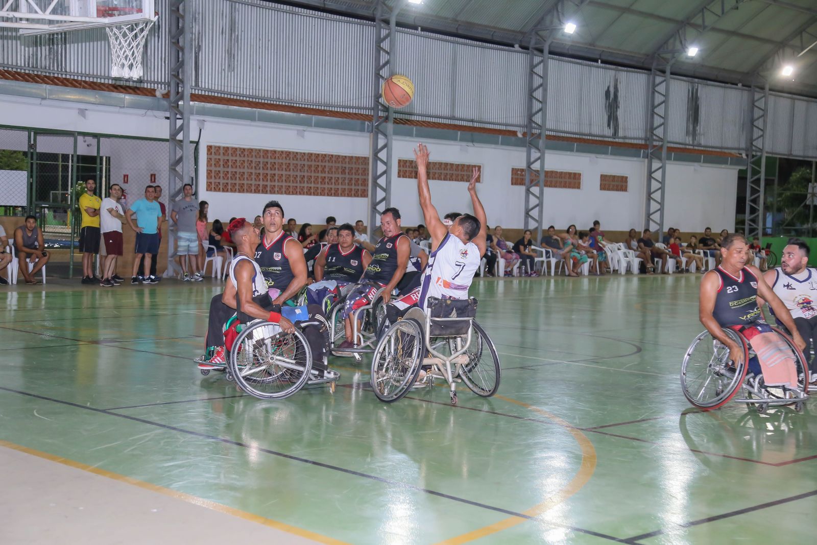 BASQUETE EM CADEIRAS DE RODAS DA SHOW EM NOVA MUTUM PARANÁ - News Rondônia