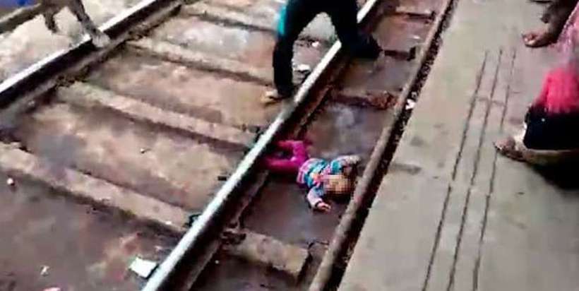 ÍNDIA: TREM PASSA POR CIMA DE BEBÊ, QUE ESCAPA ILESO - VÍDEO - News Rondônia