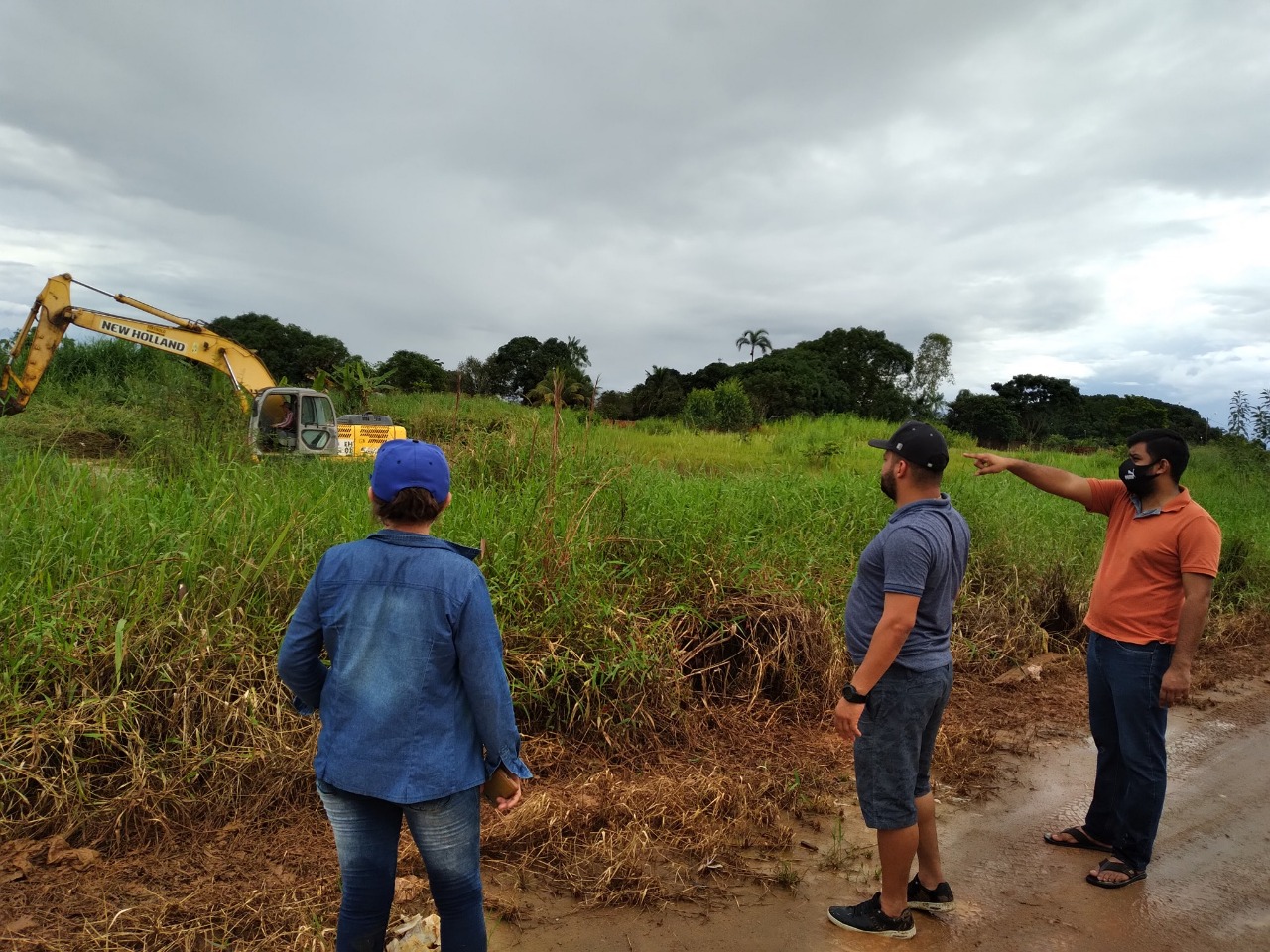 Vereador Edevaldo Neves acompanha trabalhos da Semob no bairro Parque Amazônia, após pedido de providência - News Rondônia
