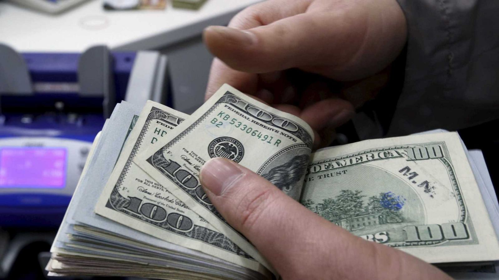 DÓLAR FECHA EM QUEDA DE 1,35% APÓS SEIS ALTAS SEGUIDAS - News Rondônia