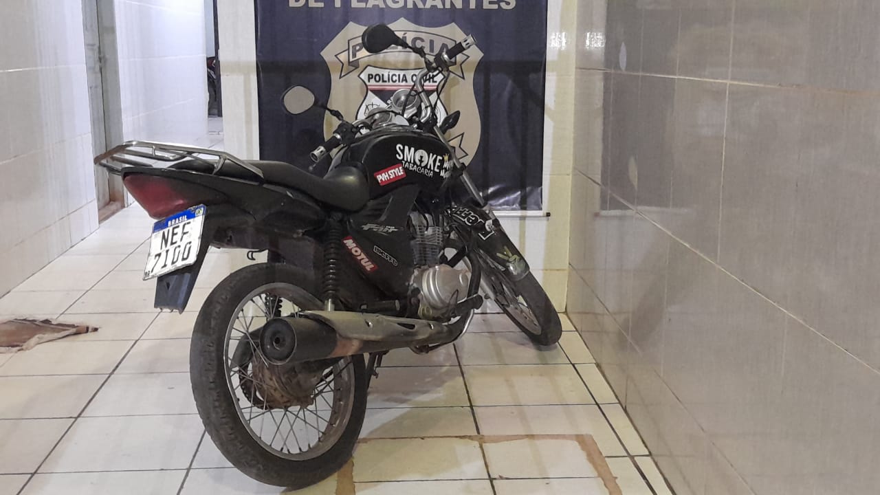 AÇÃO NA LESTE: Grupamento Tático Móvel prende foragido com moto roubada - News Rondônia