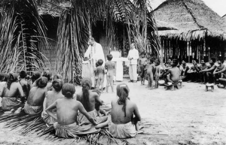 MISSIONÁRIOS APRENDEM ATÉ A PILOTAR AVIÃO PARA EVANGELIZAR ÍNDIOS NA AMAZÔNIA - News Rondônia