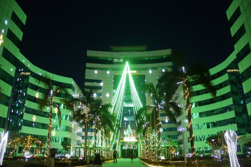 NATAL - Ornamentação de luzes do Natal é instalada no Palácio Rio Madeira; população deve evitar aglomeração durante visitas - News Rondônia