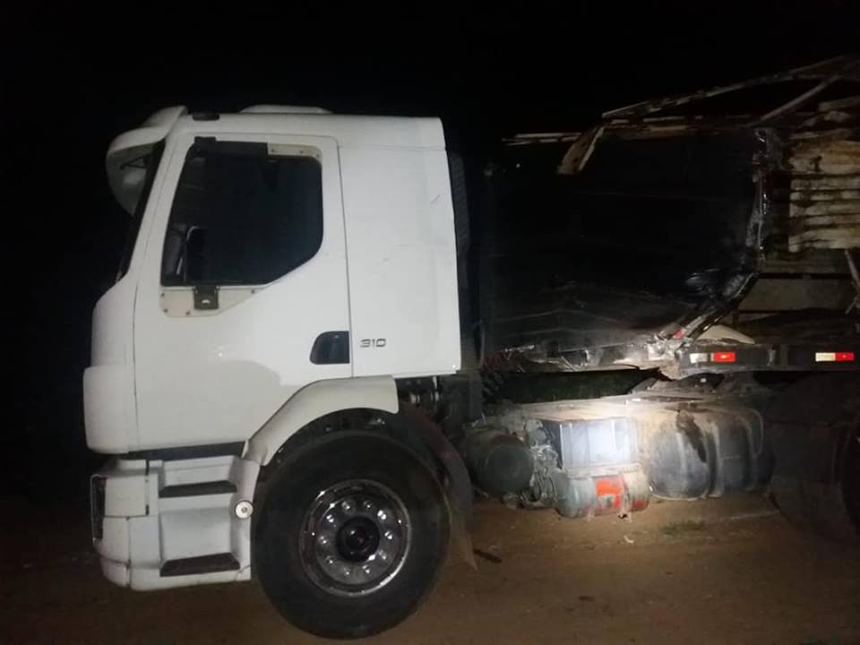 UM MORTO E DOIS FERIDOS APÓS COLISÃO ENVOLVENDO ÔNIBUS DA EUCATUR E CAMINHÃO BOIADEIRO - News Rondônia