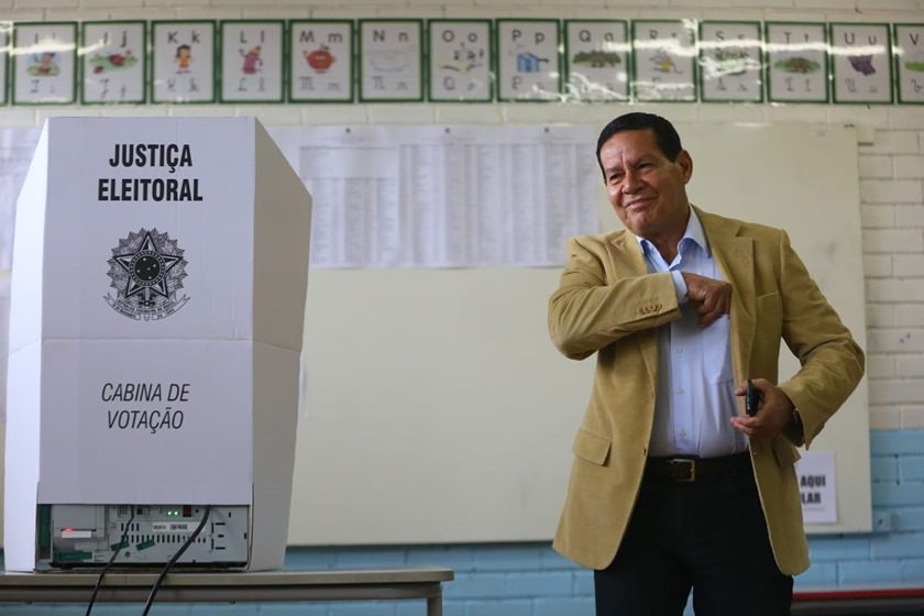 VICE DE BOLSONARO DEMONSTRA OTIMISMO: 'O QUE VIER A GENTE TRAÇA' - News Rondônia