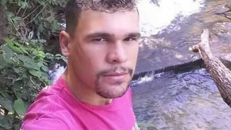 EX-JOGADOR DE FUTEBOL É MORTO A TIROS; SUSPEITO ESTÁ FORAGIDO - News Rondônia