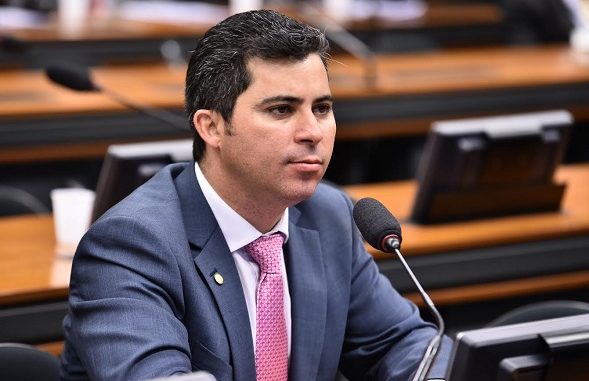 RONDONIENSES CRITICAM OCULTISMOS DE ACIR E CONFÚCIO NA VOTAÇÃO NO SENADO - News Rondônia