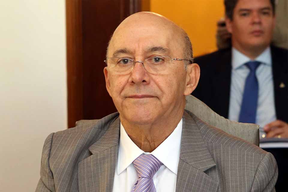 RONDONIENSES CRITICAM OCULTISMOS DE ACIR E CONFÚCIO NA VOTAÇÃO NO SENADO - News Rondônia