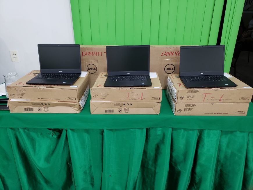 Governo de Rondônia entrega notebooks para escolas que ofertam o ensino pela Mediação Tecnológica em Jaru - News Rondônia