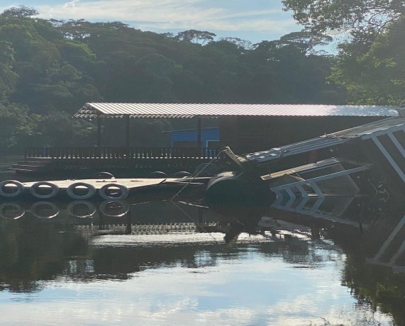 Flutuante afunda durante festa com cerca de 50 pessoas em Candeias do Jamari - News Rondônia