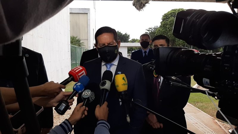Pazuello entende que 'cometeu um erro', diz Mourão sobre ida do ex-ministro a ato com Bolsonaro - News Rondônia