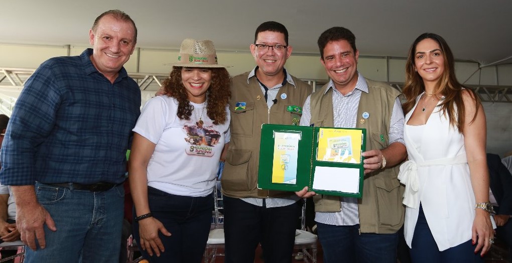 CORREIOS LANÇAM SELO NA RONDÔNIA RURAL SHOW - News Rondônia