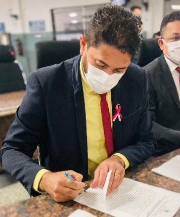 Semtran atende a pedido de providência de vereador Marcio Pacele e implanta sinalização no bairro Flamboyant - News Rondônia