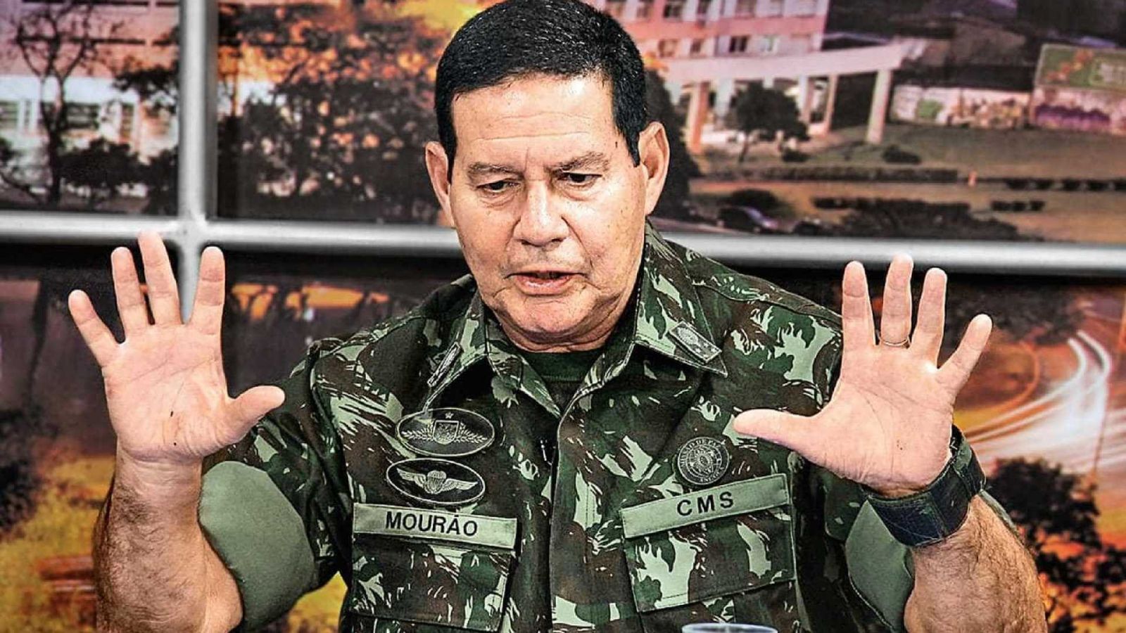 VICE DE BOLSONARO SUGERE QUE ATENTADO É DESESPERO DO PT - News Rondônia