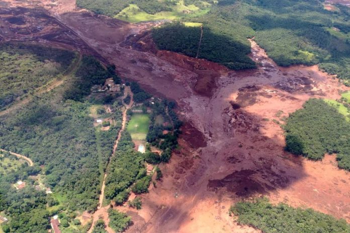 BARRAGEM DE MINERADORA SE ROMPE E ISOLA COMUNIDADE EM MATO GROSSO - News Rondônia