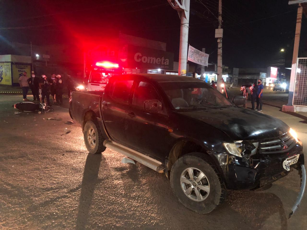 FRATURAS: Mulher tem duas pernas fraturadas em acidente entre carro e moto na zona sul - News Rondônia
