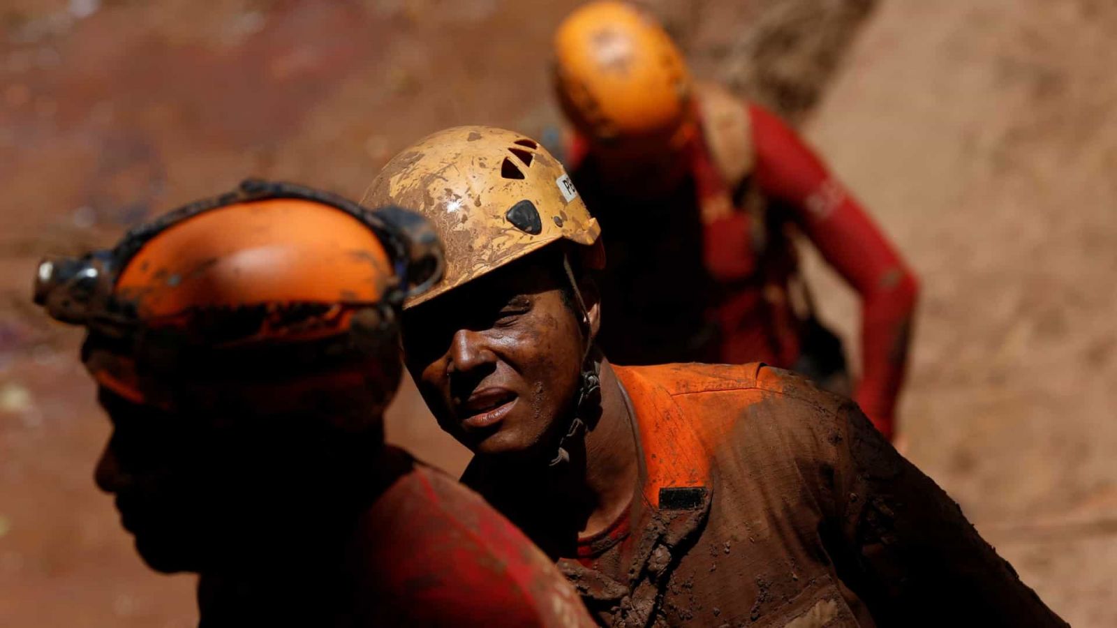 BOMBEIROS ENCONTRAM CORPO DE MAIS UMA VÍTIMA EM BRUMADINHO - News Rondônia