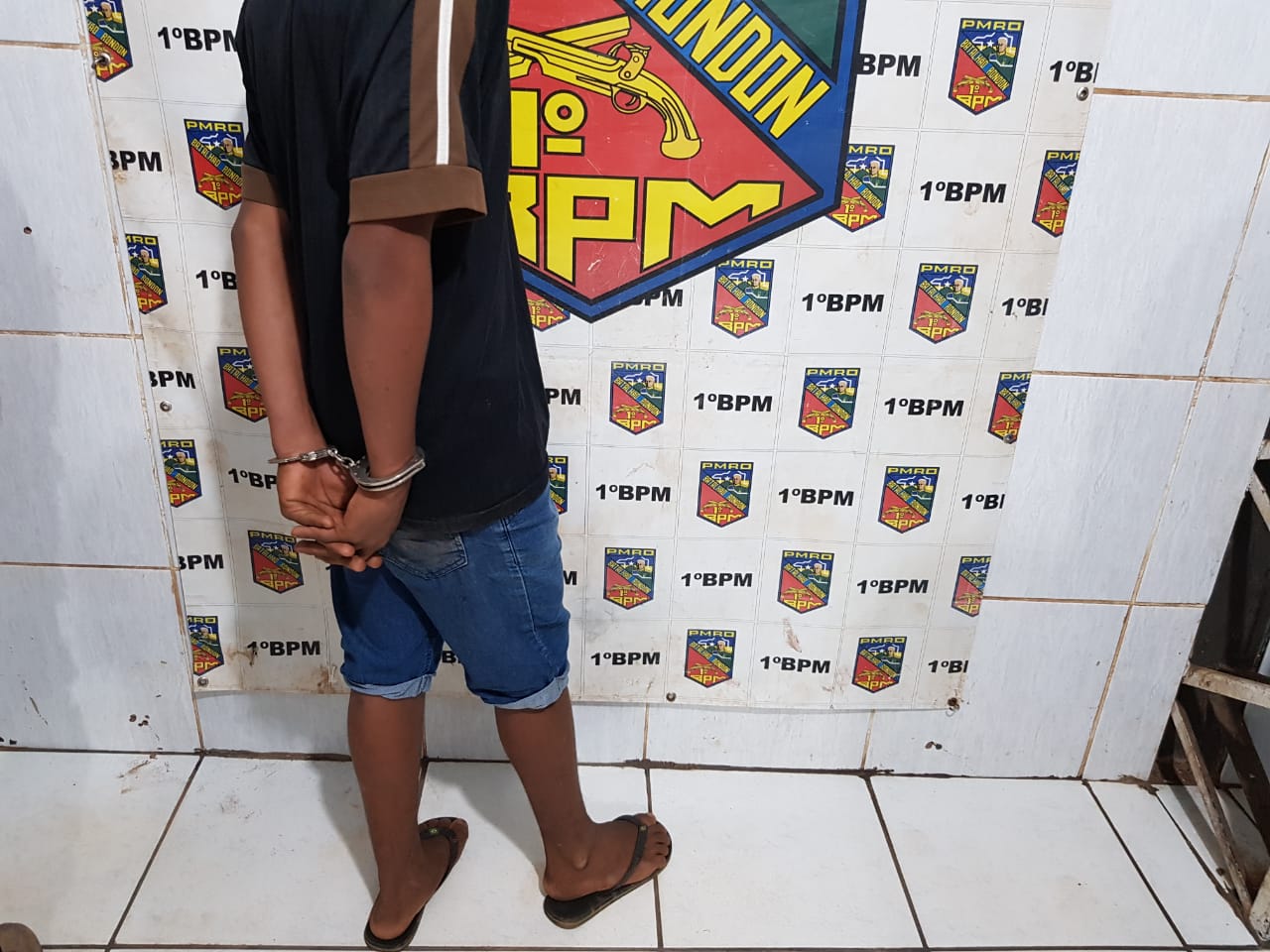 ADOLESCENTE É DETIDO COM ARMA CASEIRA APÓS ROUBAR MOTOCICLETA - News Rondônia