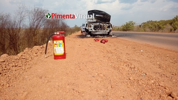 CAMINHONETE TEM PANE ELÉTRICA E PEGA FOGO NA BR-364 EM PIMENTA BUENO - News Rondônia