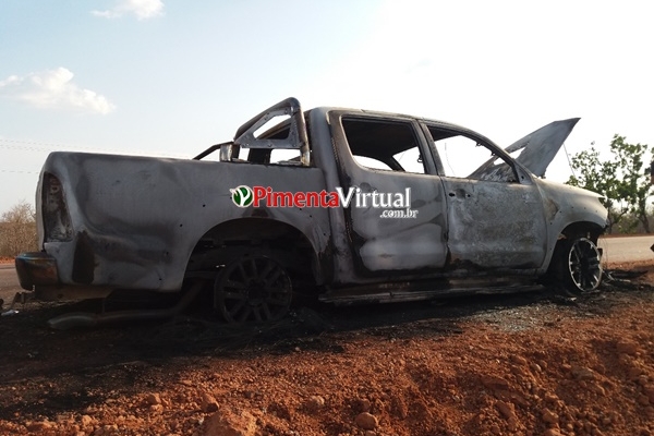 CAMINHONETE TEM PANE ELÉTRICA E PEGA FOGO NA BR-364 EM PIMENTA BUENO - News Rondônia