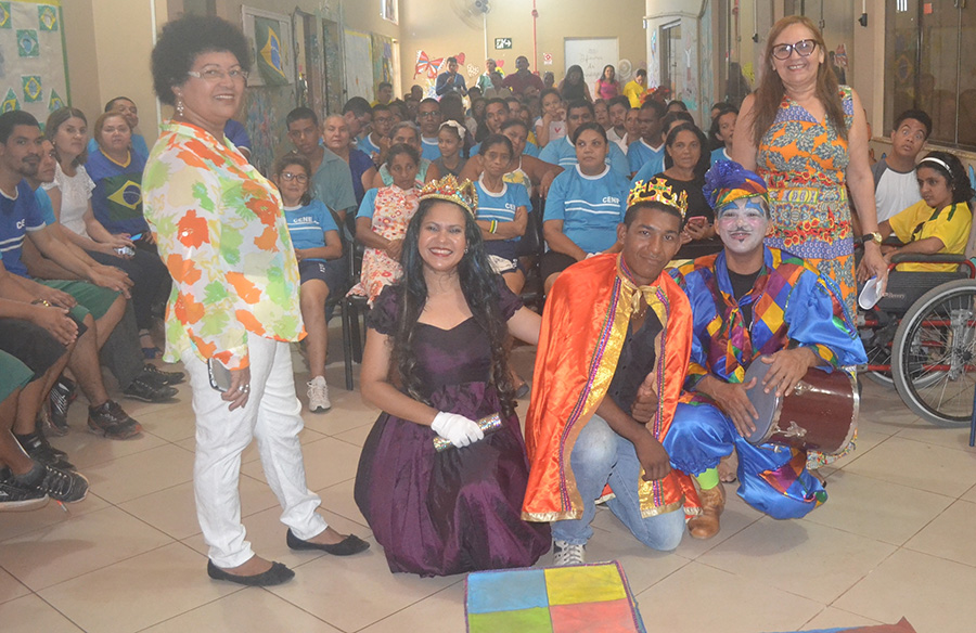 EVOLUÇÃO LEVA TEATRO À ESCOLA DE EDUCAÇÃO ESPECIAL - News Rondônia